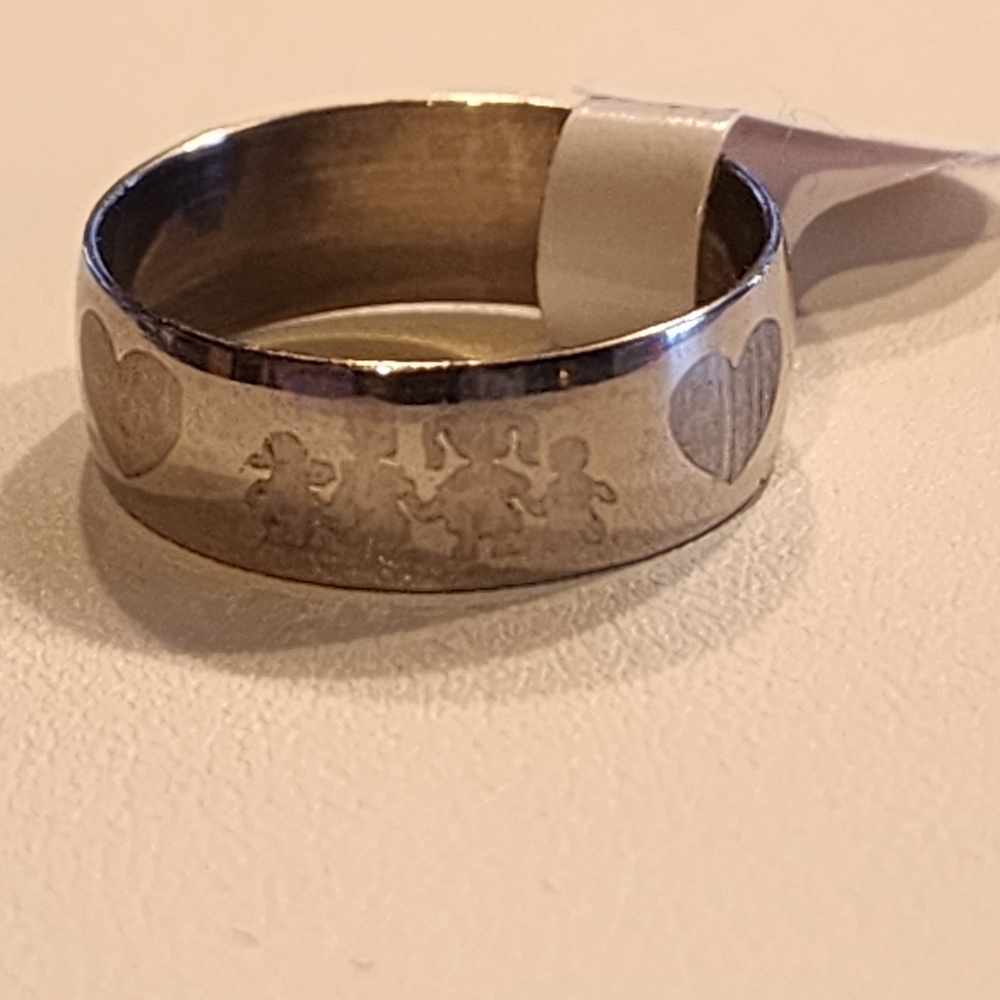 FASHION RINGS STAINLESS STEEL WITH ETCHED FAMILY SYMBOL NWT UNISEX